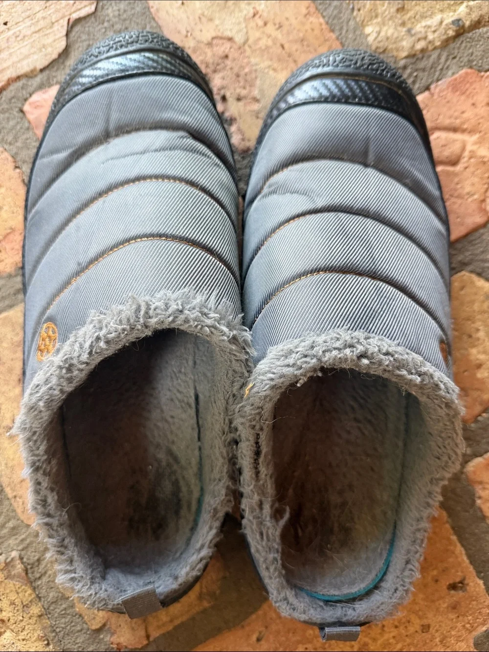 Men's Gray Quilted Slip-On Winter Shoes, size 10